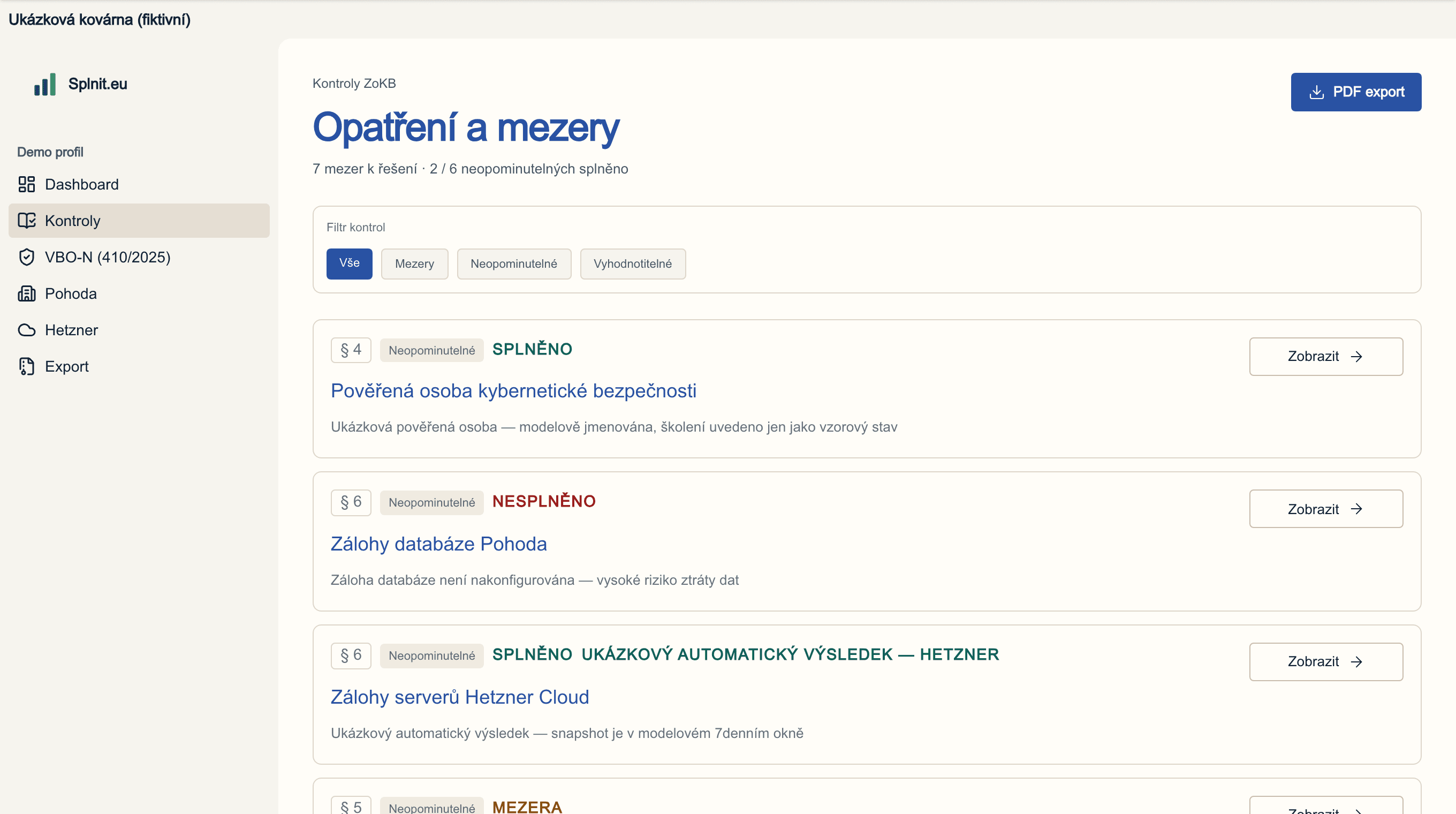 Knihovna kontrol v demu — stavy Splněno, Nesplněno a Mezera, s automaticky ověřenými důkazy